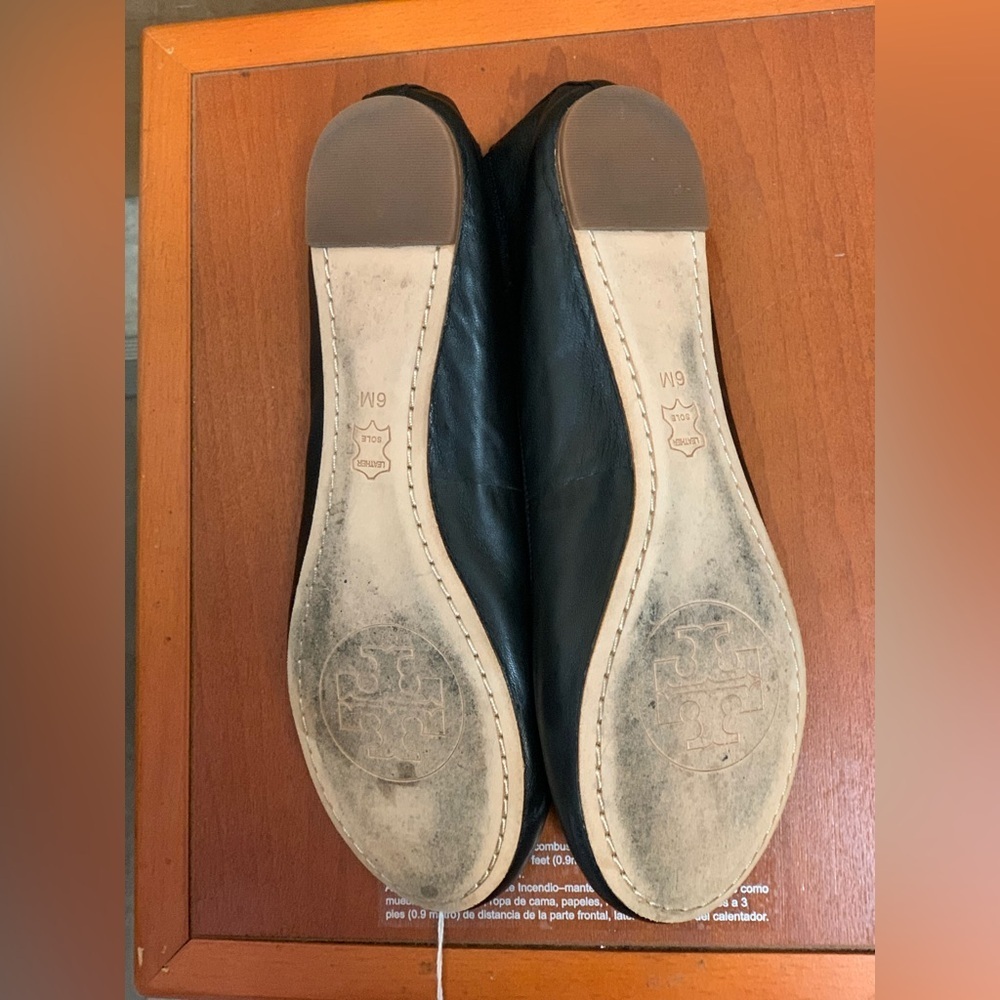 Tory Burch Black Leather Bow Ballet Flats.     Size-6M - Picture 6 of 6
